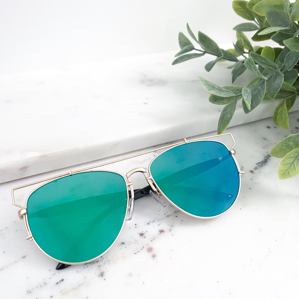 🆑 "Amira" Sunglasses || Green Gold Mirror Aviator